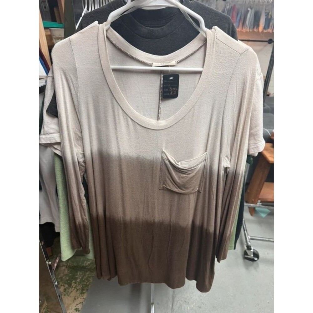 Small women’s Easel blouse
